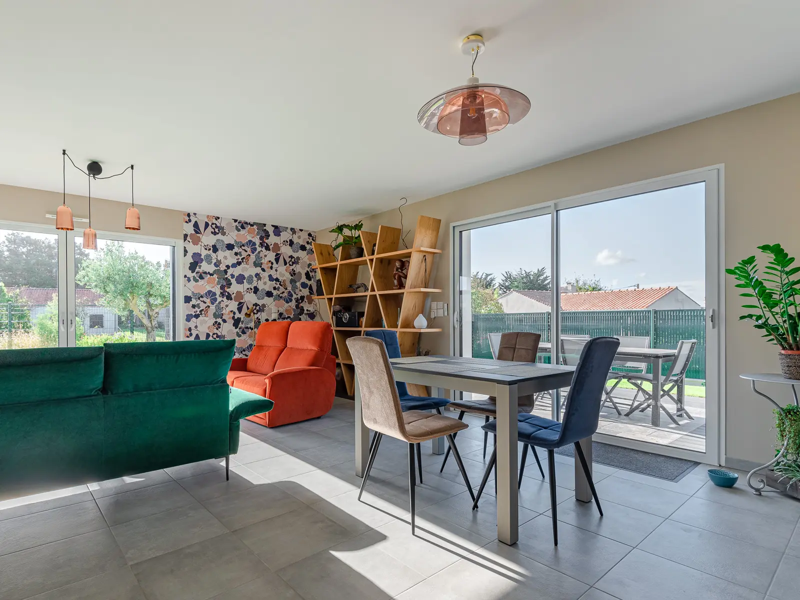 Pièce de vie après réaménagement et étude Feng Shui par Archi DKO