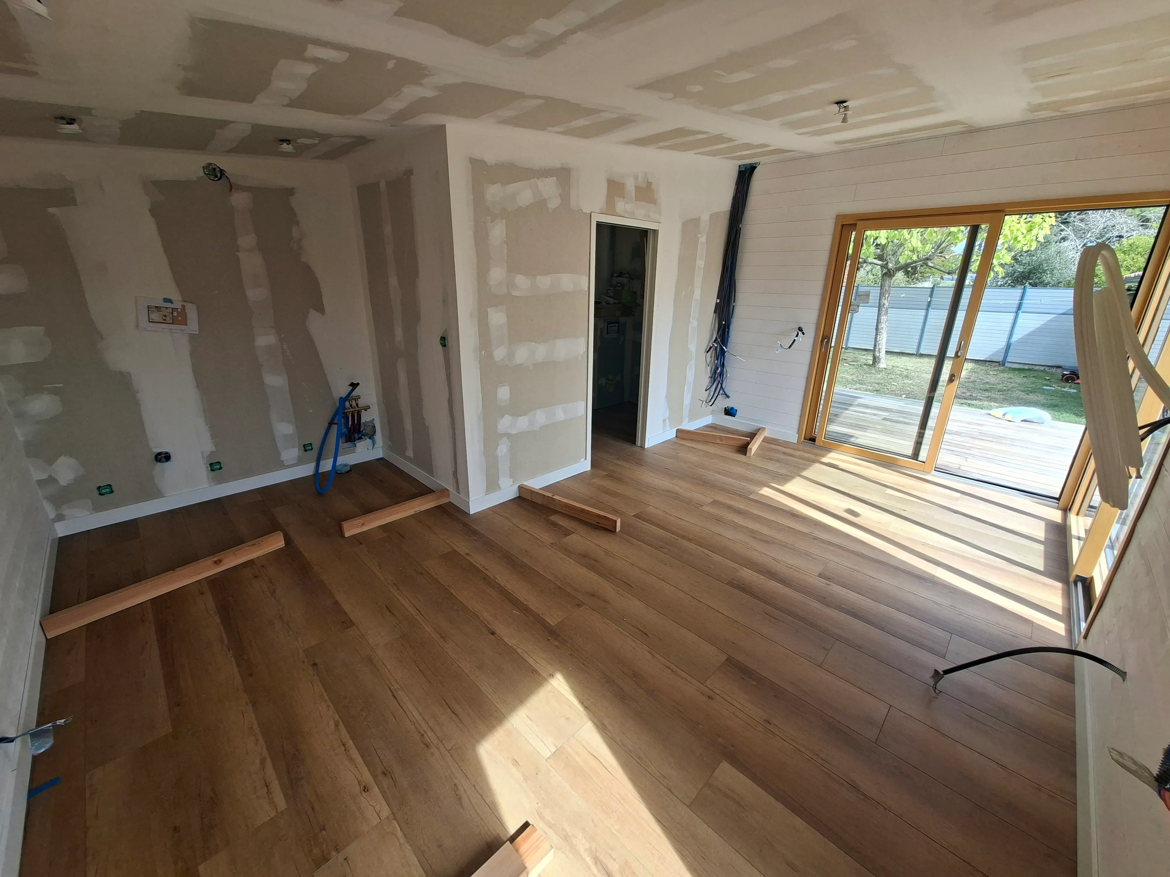 Chantier du studio de jardin : vue depuis la terrasse
