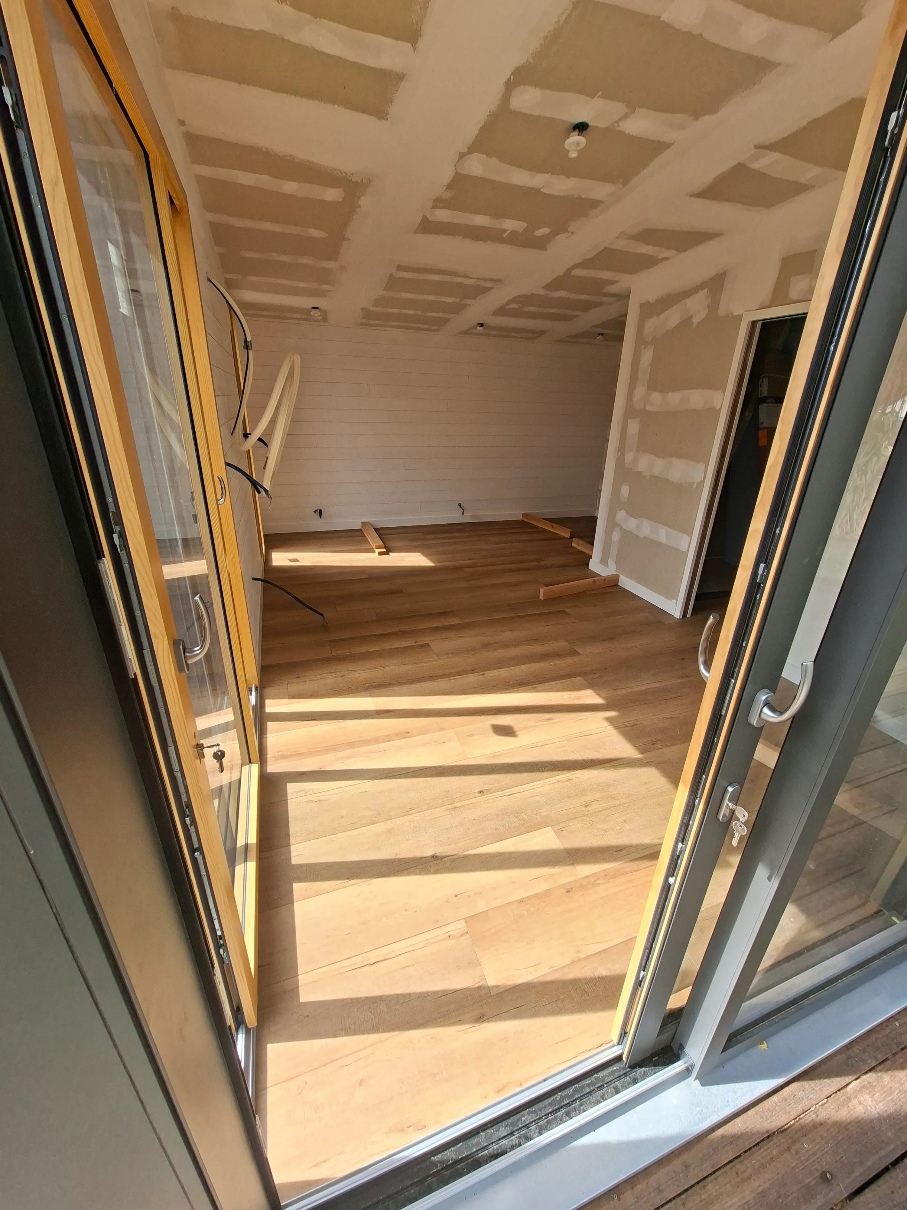 Aménagement intérieur du studio de jardin en cours